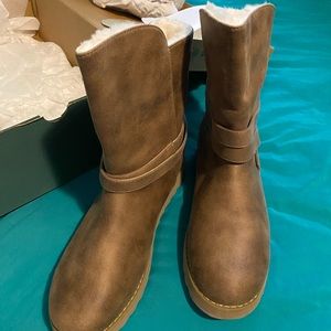 Skechers boots. New in box. Size 11. Never worn.